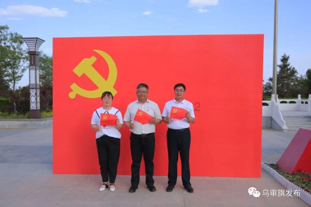 连接正负极